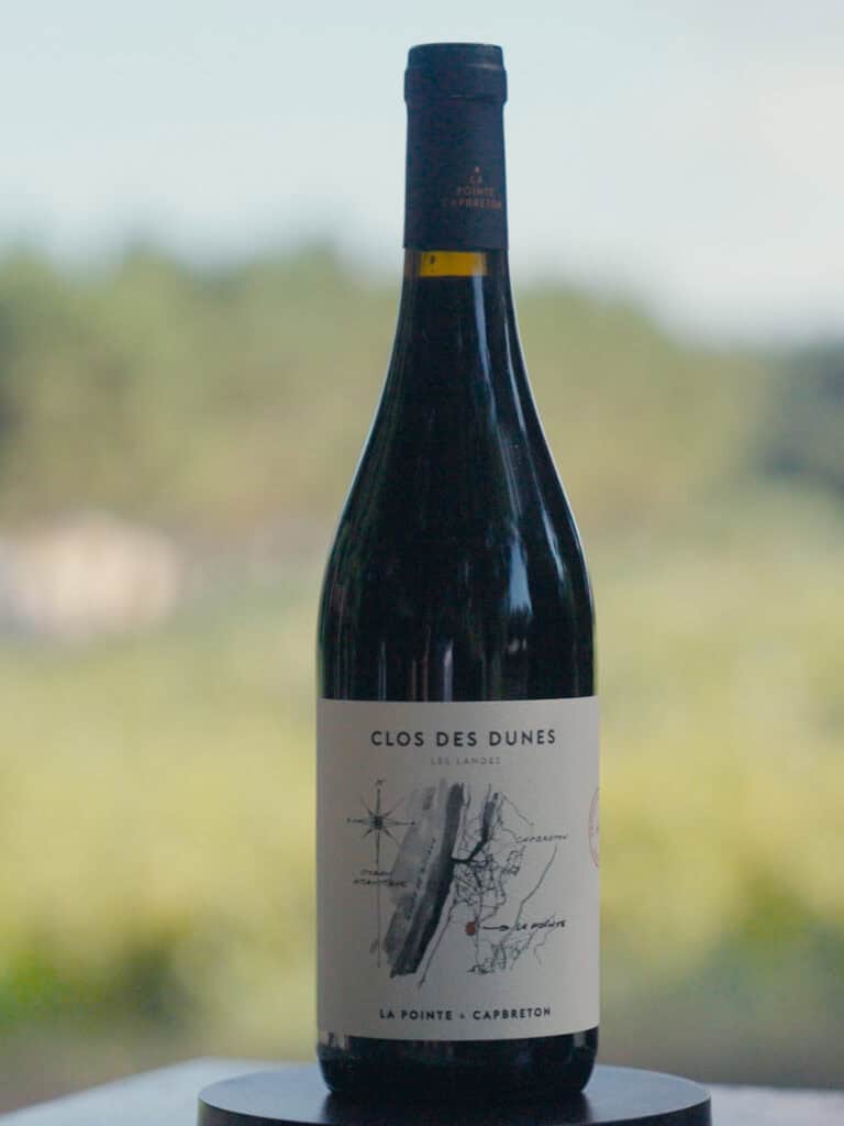 visuel illustrant la cuvée du domaine de la Pointe, Sables de l'océan. La cuvée se nomme: Clos des Dunes Rouge: assemblage de Cabernet Franc, de Cabernet Sauvignon et de Tannat