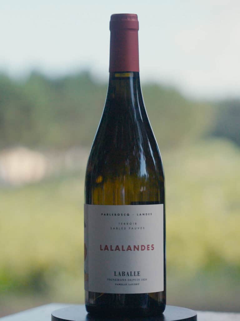 visuel illustrant la cuvée LALALANDES du domaine de Laballe dans les Landes. Un IGP-Landes, Un assemblage: 90% Gros Manseng |5% Chenin |5% Chardonnay