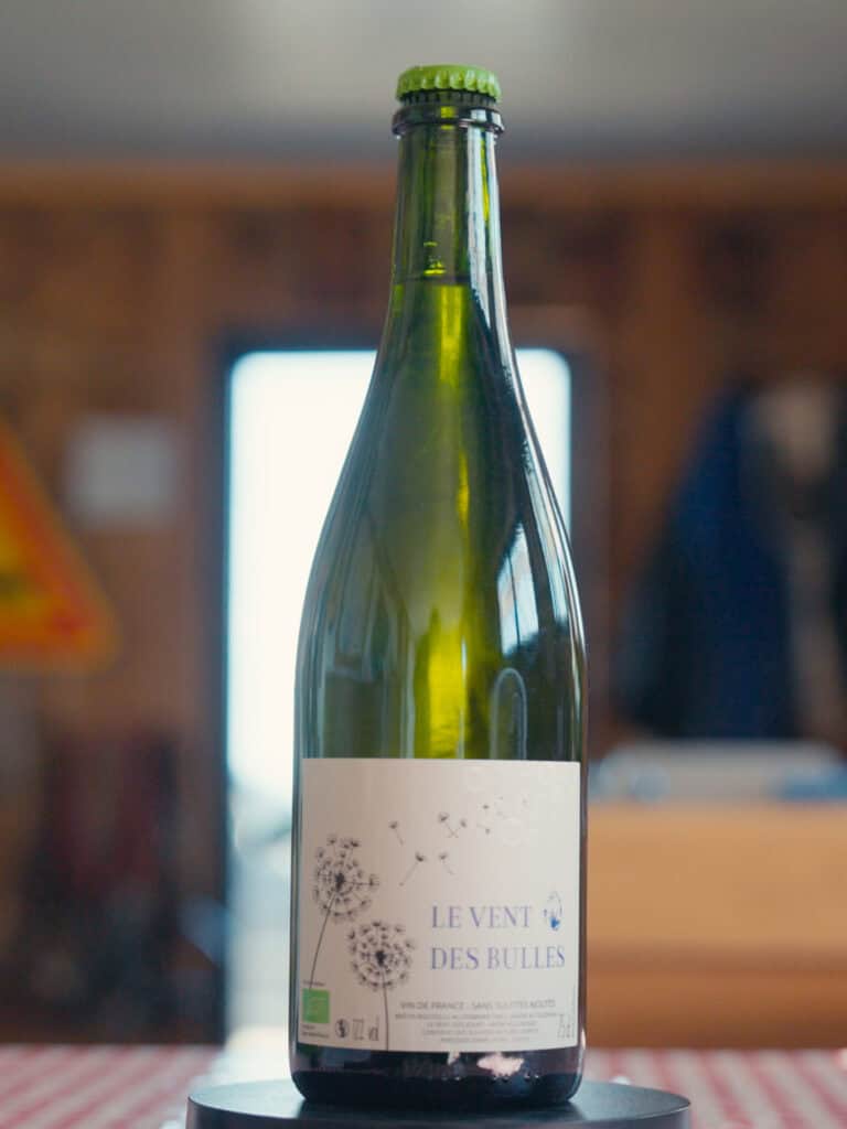 Visuel illustrant la cuvée Le vent des bulles du domaine le Vent des jours de Laurent Marre. Un assemblage de viognier et de Chardonnay en pétillant naturel